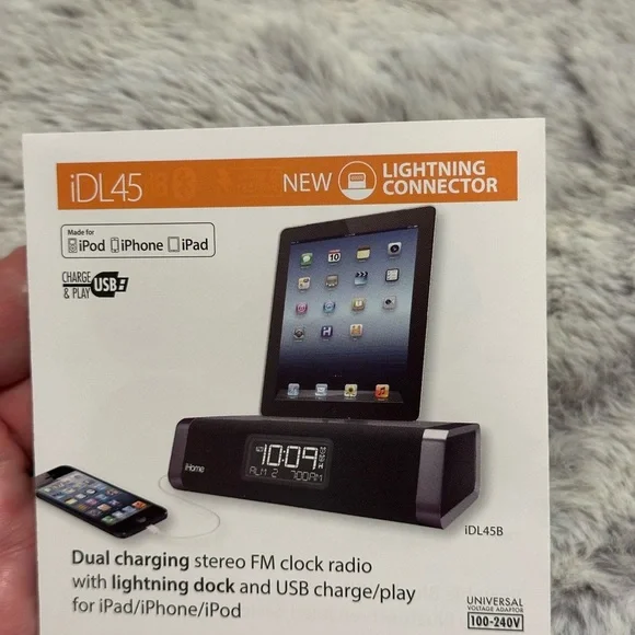 iHome iDL45 Black Stereo Clock Radio with Lightning Dock - Picture 1 of 4